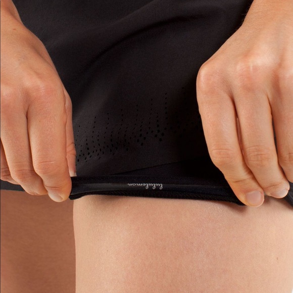 NEW Lululemon Run: Light As Air Skirt in Black. Luxtreme Skort. Size 6. NWOT. - Picture 4 of 8